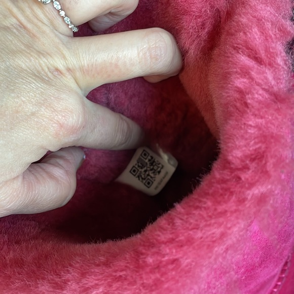 Hot Pink Bailey Bow Uggs (size kids 5 adult 7) - Picture 6 of 9